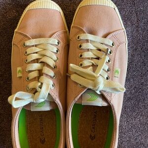 Near Perfect Condition Cariumas! 🩷